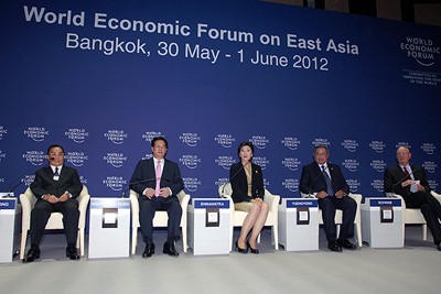 PM arrives home from World Economic Forum on East Asia 2012 - ảnh 1